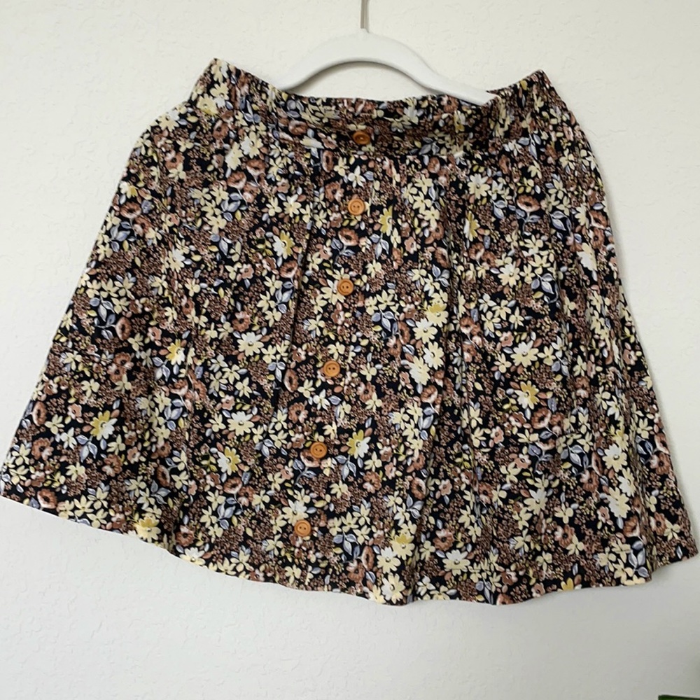 Floral skirt size Medium with pockets